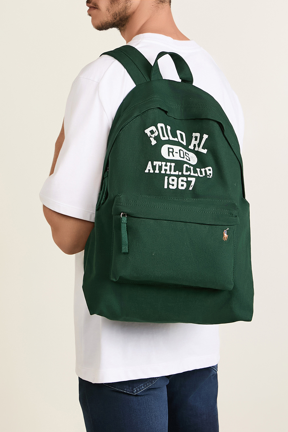 תמונת כל הלוק של תיק גב